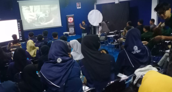 Himmarfi Adakan Pameran dan Workshop Fotografi di Stikosa AWS